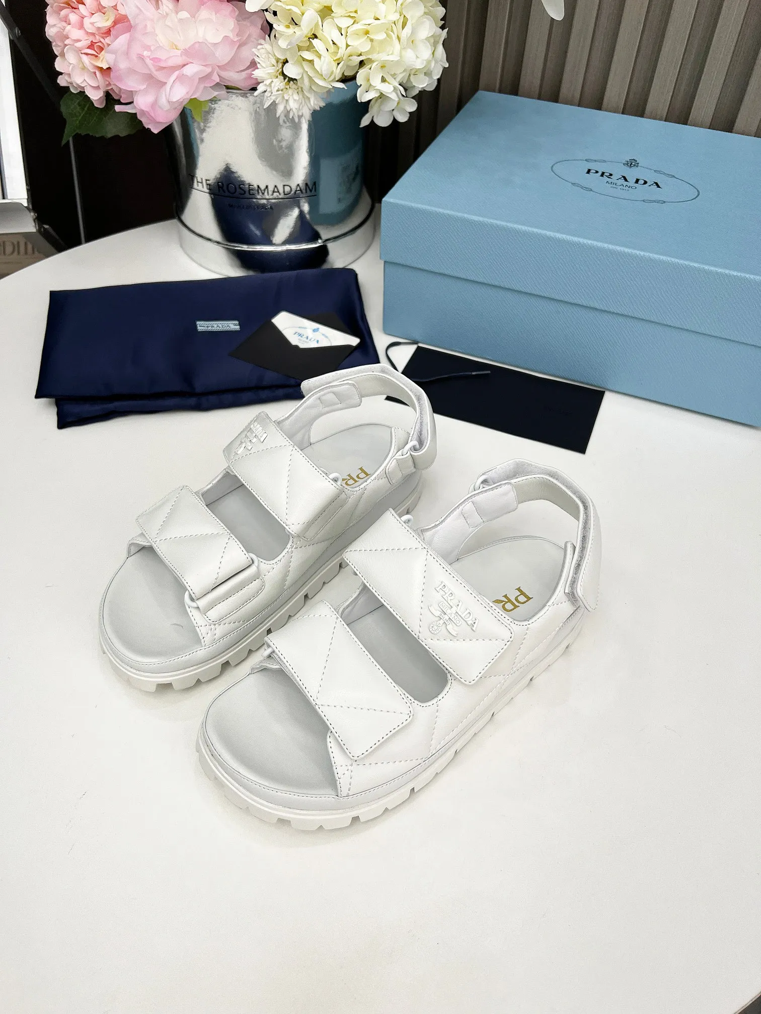 👟👟Ex-factory price 480👟👟 PRADA spring and summer catwalk new sandal series classic thick-soled sandals fabric mixed sheepskin surface lambskin lining original hardware 1:1 development soft and delicate foot feel extremely comfortable versatile style original foam outsole easy to control 5 colors available (35-41) size